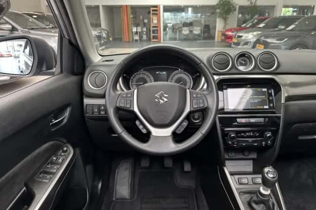 Suzuki Vitara (2020) thumbnail 2
