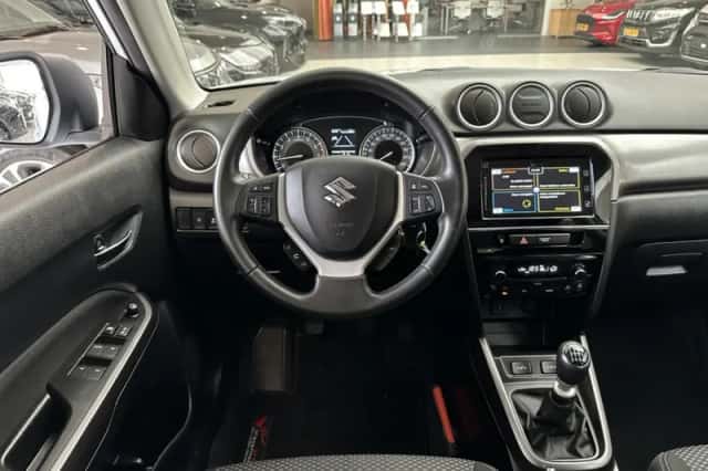 Suzuki Vitara (2023) thumbnail 2