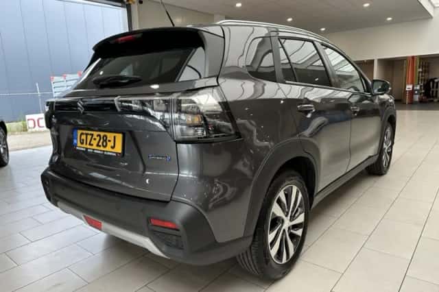 Suzuki S-CROSS (2024) thumbnail 3