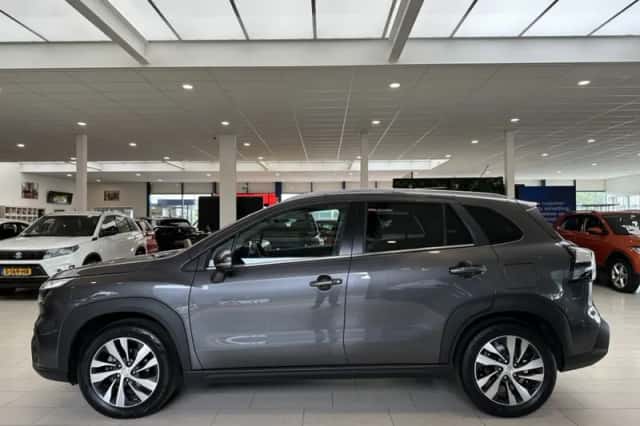 Suzuki S-CROSS (2024) thumbnail 7