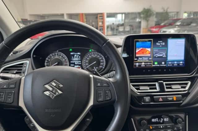 Suzuki S-CROSS (2023) thumbnail 3