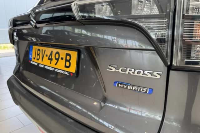 Suzuki S-CROSS (2023) thumbnail 26