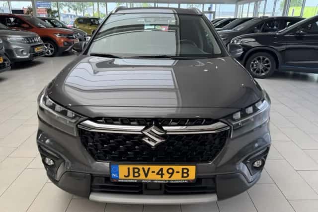 Suzuki S-CROSS (2023) thumbnail 6