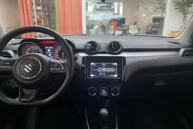 Suzuki Swift (2024) thumbnail 2