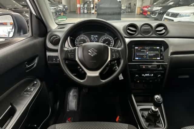 Suzuki Vitara (2022) thumbnail 2