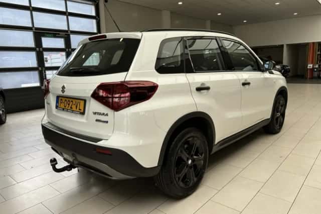 Suzuki Vitara (2022) thumbnail 3