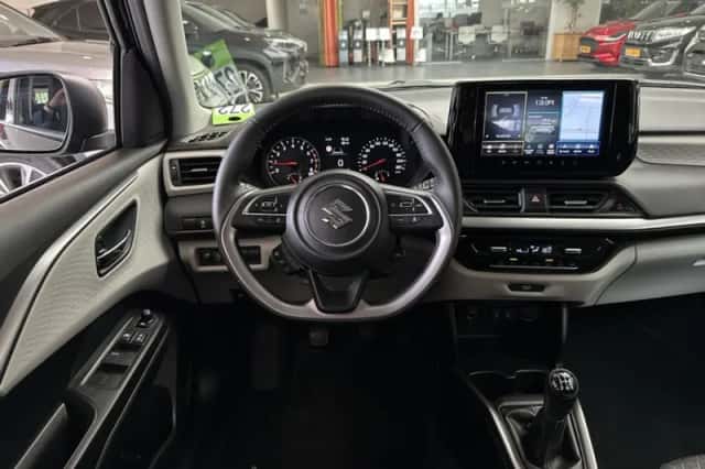 Suzuki Swift (2026) thumbnail 2