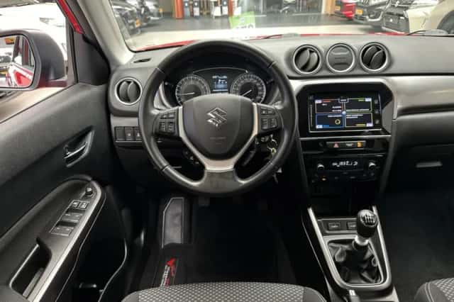 Suzuki Vitara (2020) thumbnail 2