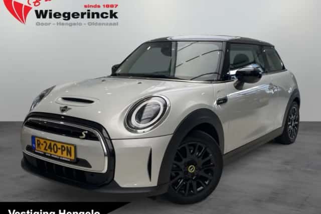 MINI Cooper (2022) thumbnail 1