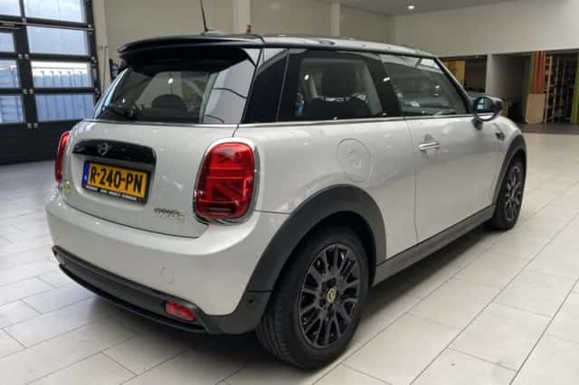 MINI Cooper (2022) thumbnail 3
