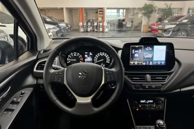 Suzuki S-CROSS (2025) thumbnail 2