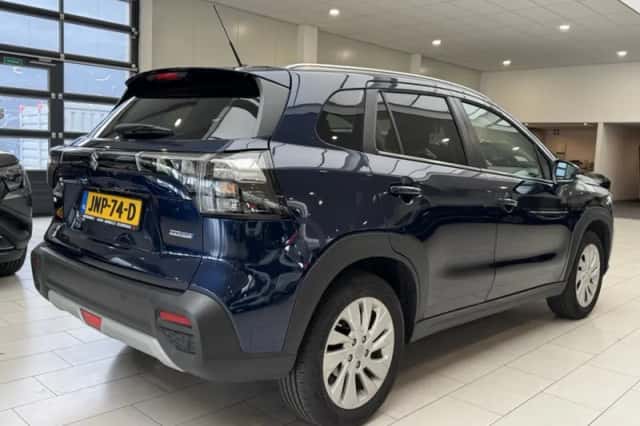 Suzuki S-CROSS (2025) thumbnail 3