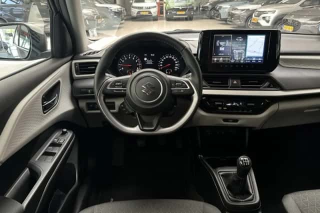 Suzuki Swift (2025) thumbnail 2