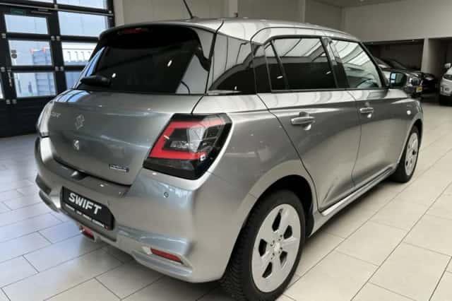 Suzuki Swift (2025) thumbnail 3