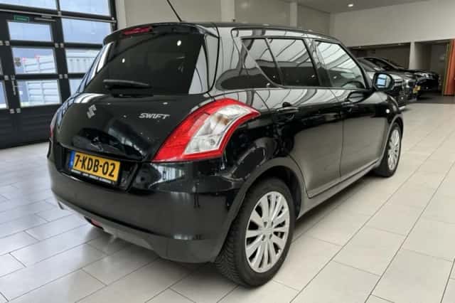 Suzuki Swift (2013) thumbnail 3
