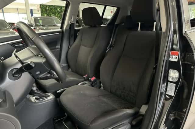 Suzuki Swift (2013) thumbnail 4