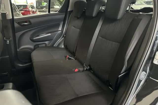 Suzuki Swift (2013) thumbnail 6