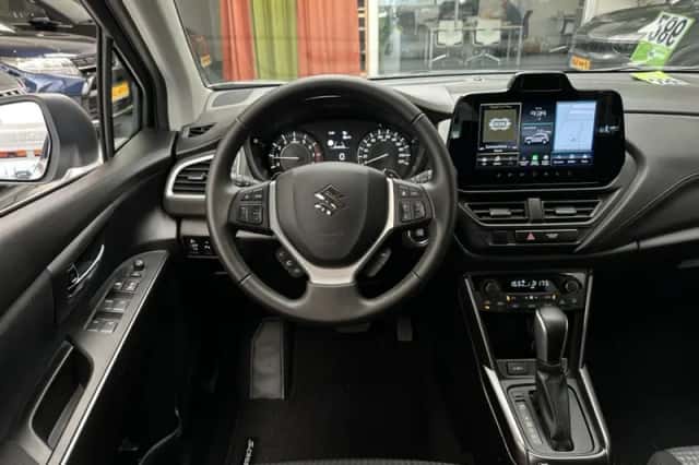 Suzuki S-CROSS (2025) thumbnail 2