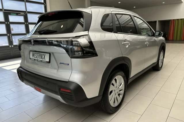 Suzuki S-CROSS (2025) thumbnail 3