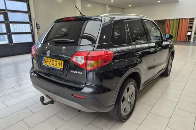 Suzuki Vitara (2017) thumbnail 3