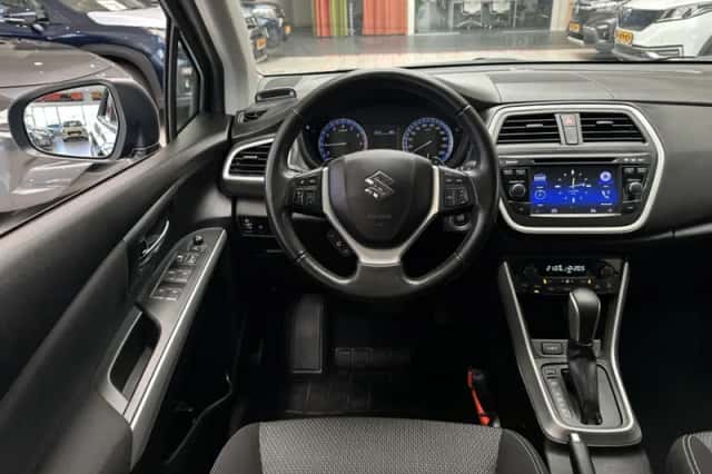 Suzuki S-CROSS (2014) thumbnail 2