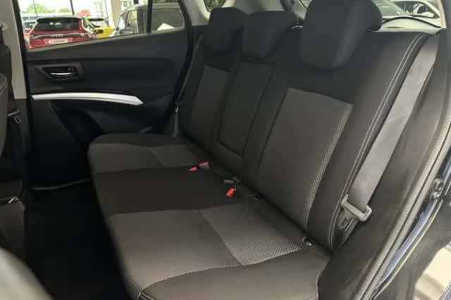 Suzuki S-CROSS (2014) thumbnail 6