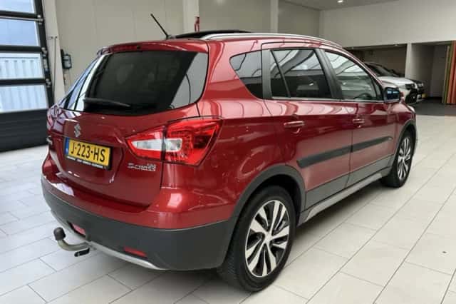 Suzuki S-CROSS (2019) thumbnail 3