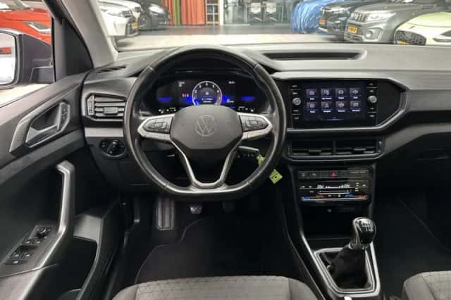Volkswagen T-Cross (2023) thumbnail 2