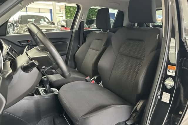 Suzuki Swift (2023) thumbnail 4