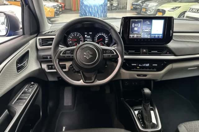 Suzuki Swift (2025) thumbnail 2