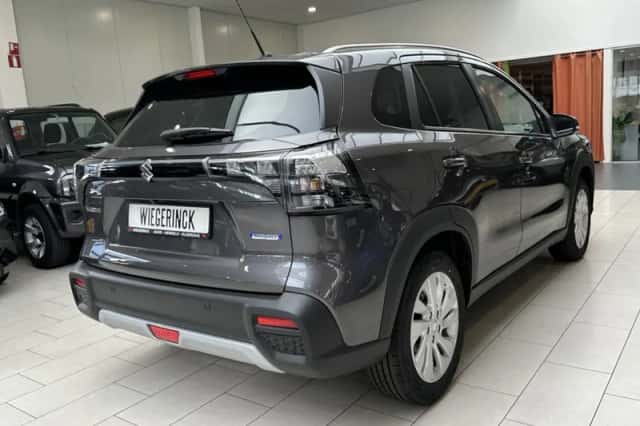 Suzuki S-CROSS (2025) thumbnail 3