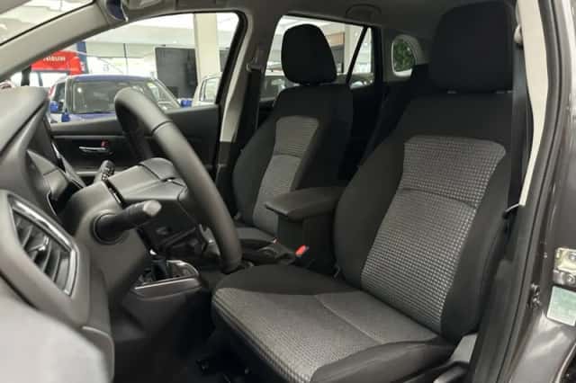 Suzuki S-CROSS (2025) thumbnail 4