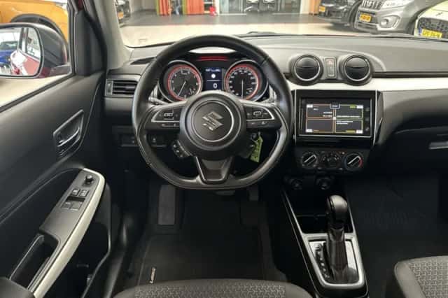 Suzuki Swift (2022) thumbnail 2