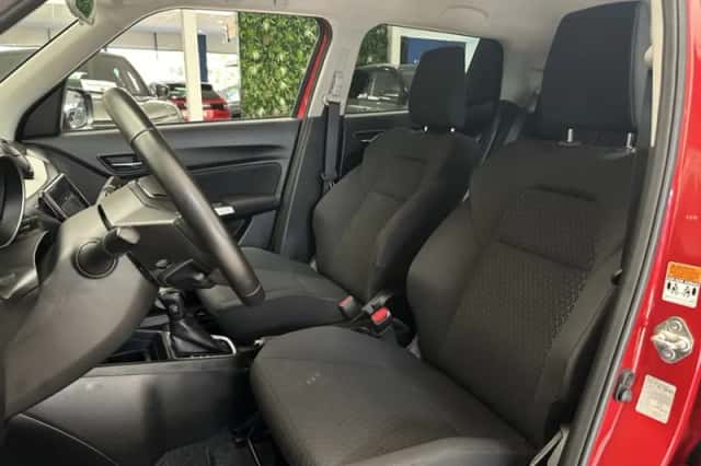Suzuki Swift (2022) thumbnail 4
