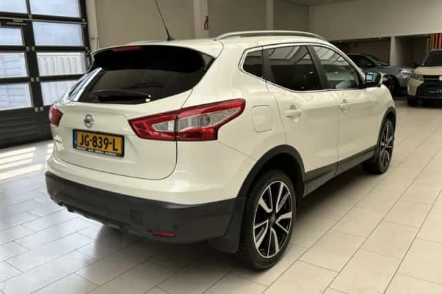 Nissan Qashqai (2016) thumbnail 3