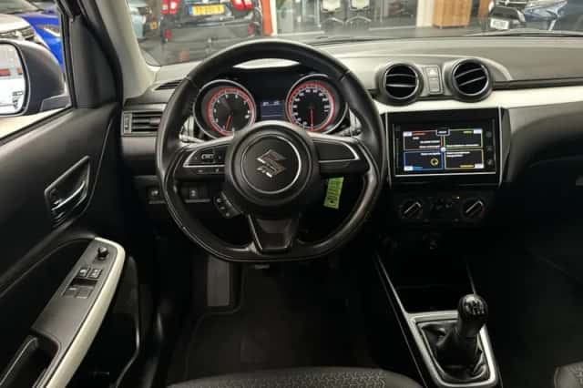 Suzuki Swift (2018) thumbnail 2