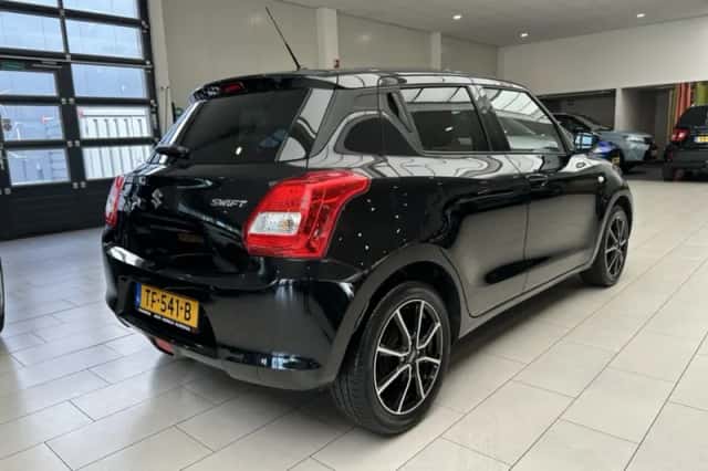 Suzuki Swift (2018) thumbnail 3