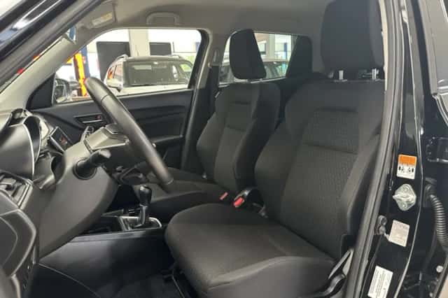 Suzuki Swift (2018) thumbnail 4