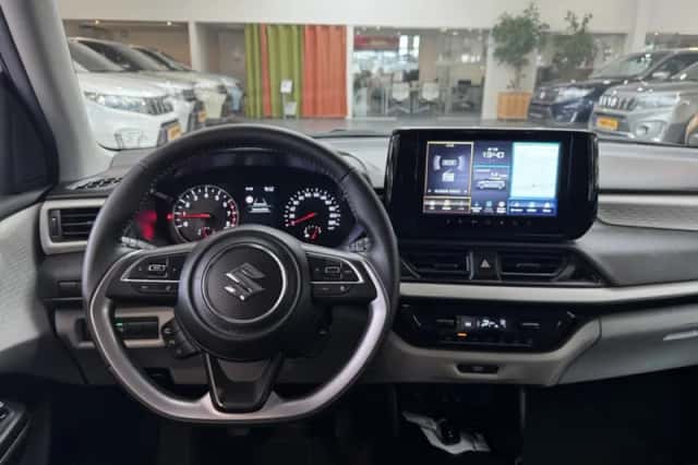 Suzuki Swift (2025) thumbnail 2