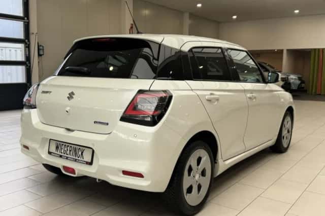 Suzuki Swift (2025) thumbnail 3