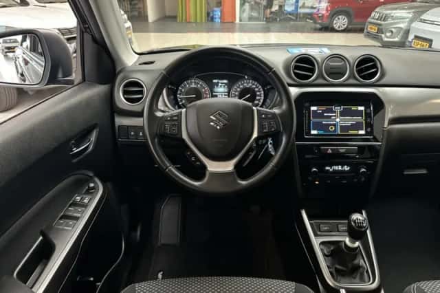 Suzuki Vitara (2023) thumbnail 2