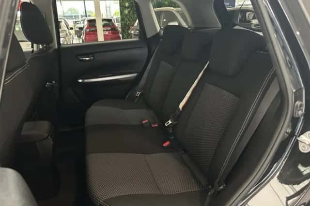 Suzuki Vitara (2023) thumbnail 6