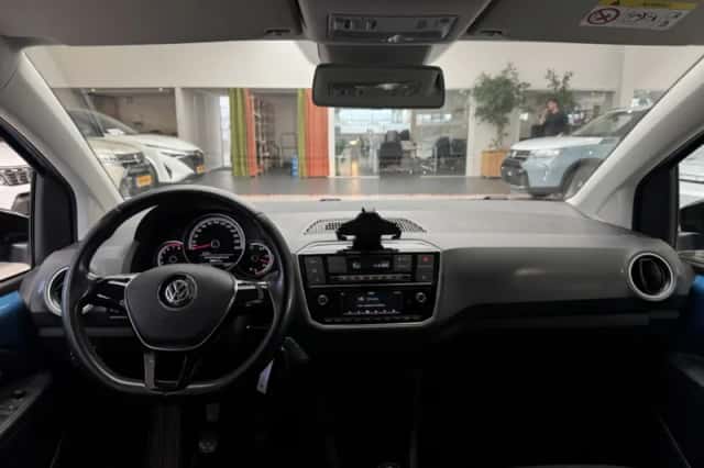 Volkswagen Up (2018) thumbnail 2