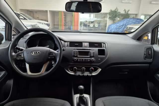 Kia Rio (2012) thumbnail 2