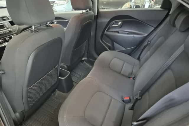 Kia Rio (2012) thumbnail 6