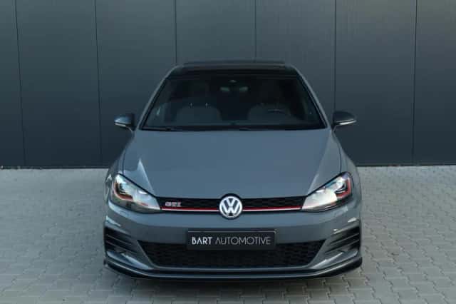 Volkswagen Golf (2019) thumbnail 2