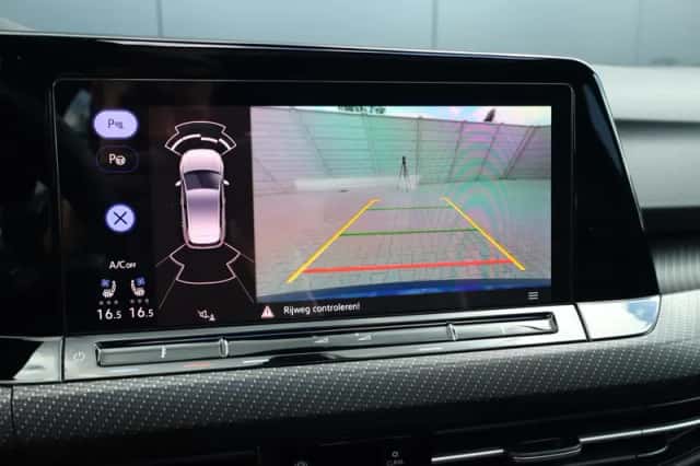 Volkswagen Golf (2021) thumbnail 6