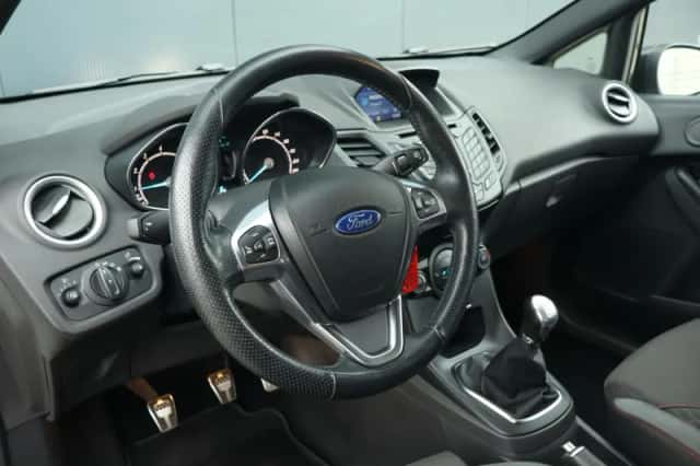 Ford Fiesta (2017) thumbnail 4