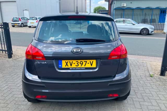 Kia Venga (2013) thumbnail 2