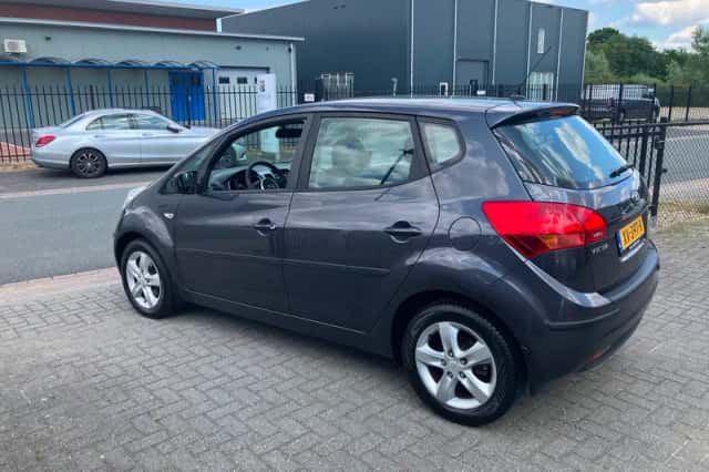 Kia Venga (2013) thumbnail 4